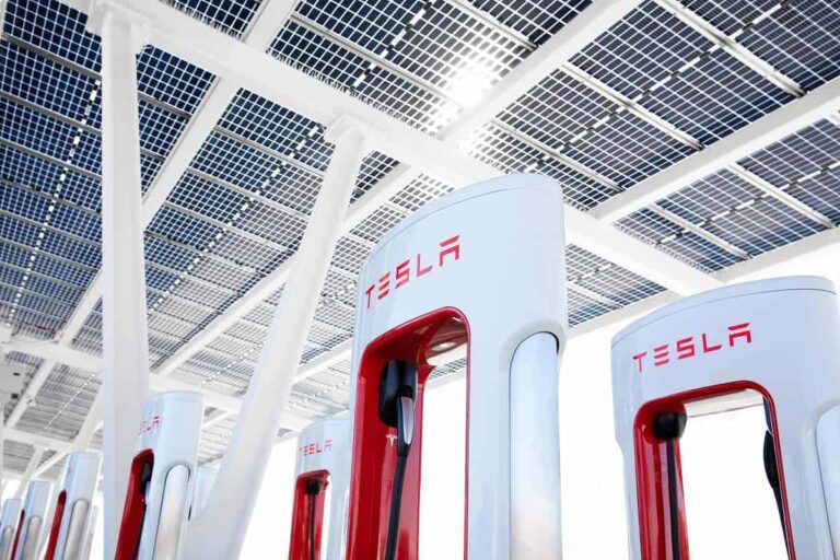 La lutte de Tesla contre le monopole des stations de recharge en Allemagne passe devant la Cour européenne