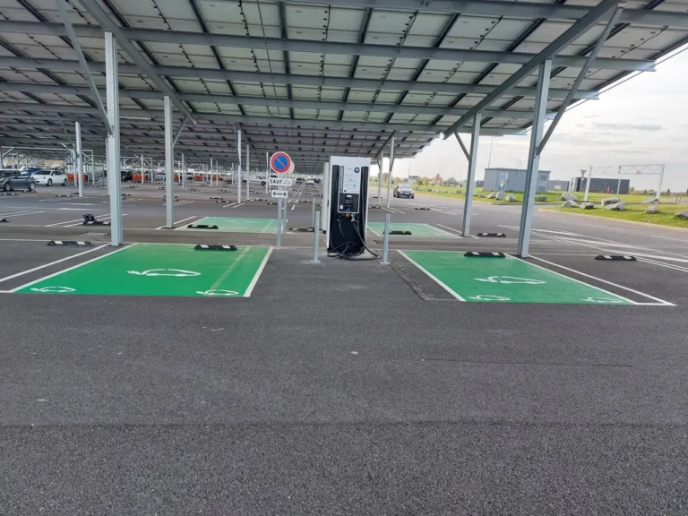 IZIVIA EXPRESS : “J’ai payé 7,15€ pour 13 Kwh” avec ma Renault Megane E-tech, un utilisateur témoigne