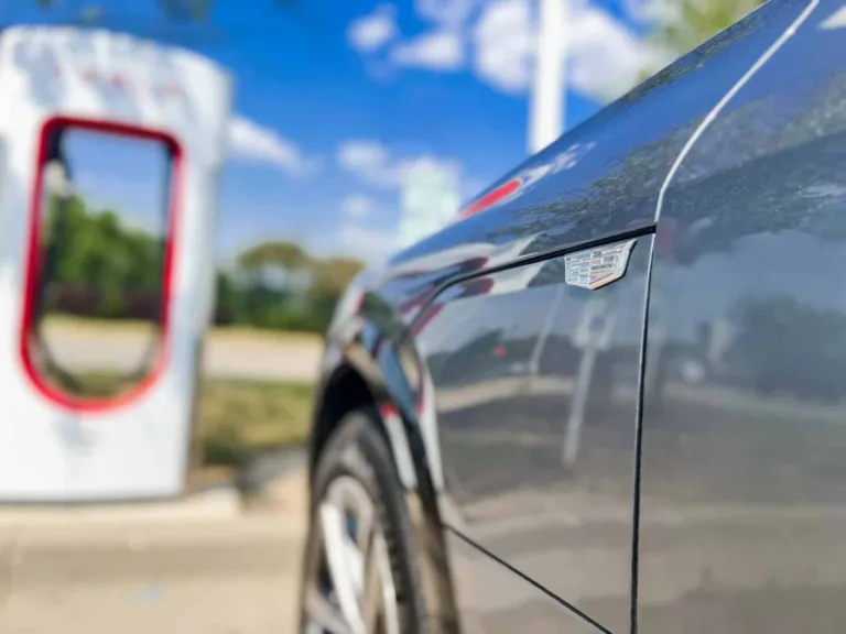 Les constructeurs automobiles américains forment une alliance sur la recharge, et l&rsquo;Europe ?