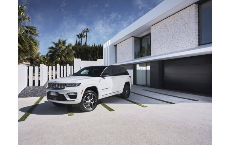 Sur les routes pittoresques du sud de l’Espagne : Focus sur le tout nouveau Grand Cherokee