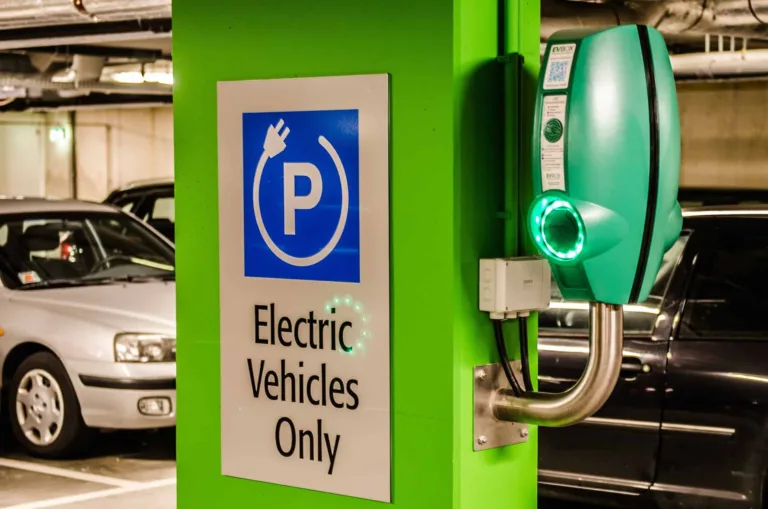 De nouvelles normes de recharge arrivent à l&rsquo;échelle Européenne: Un tournant pour l&rsquo;infrastructure de recharge des véhicules électriques