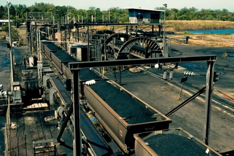 Une centrale à charbon remplacée par des batteries de sotckage