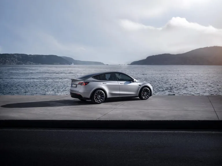 Tesla Model Y : Prix, Versions, Avantages et Inconvénients