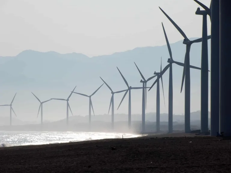« Baromètre Brawo 2023 : 99,000 Emplois Disponibles dans l&rsquo;Énergie Renouvelable! »