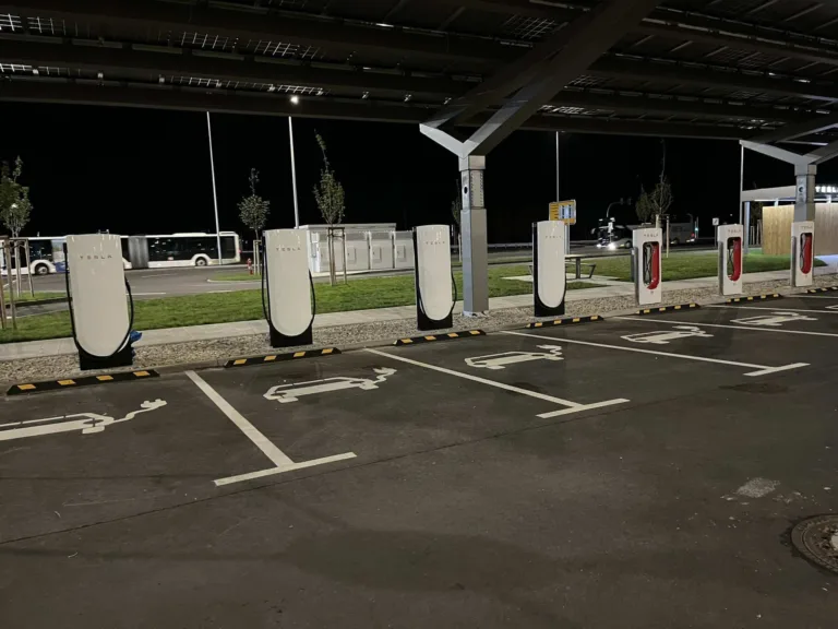 Gigafactory Berlin : Passe à la vitesse supérieure avec les Supercharger V4