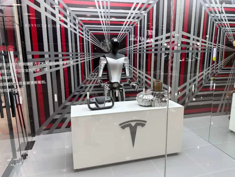 Tesla Optimus : L&rsquo;Histoire Fictive de la Création du Robot Tesla par Elon Musk
