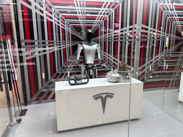 When Tesla Optimus Meets David Guetta: The Robot DJ of the Future