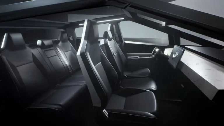 Une vidéo volée montre des LEDs incroyables à l&rsquo;intérieur du Cybertruck