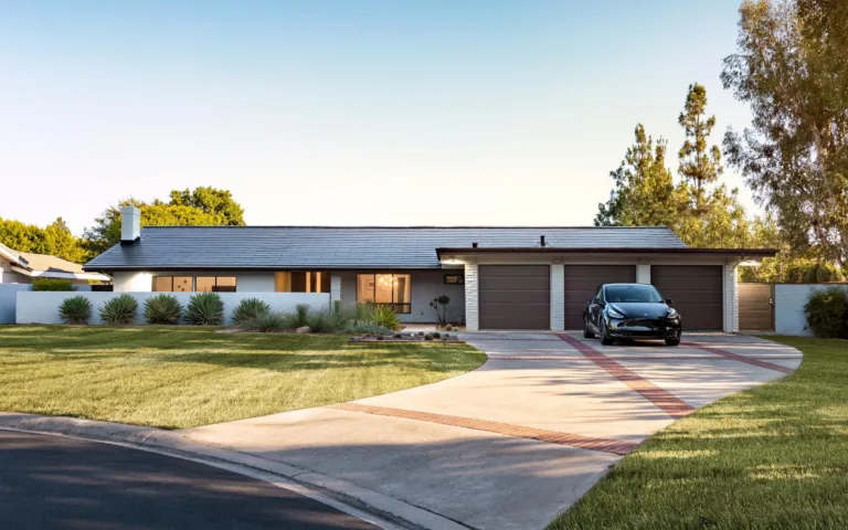 Tesla Solar Roof : Est-ce Vraiment le Toit du Futur ?