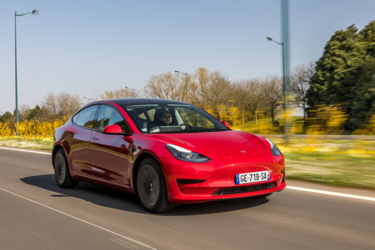 En Italie, la Tesla Model 3 est à 25000 € !