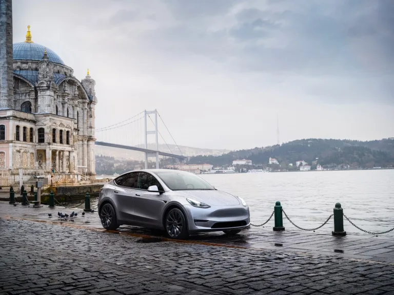 Une nouvelle Tesla Model Y grande autonomie débarque en Europe