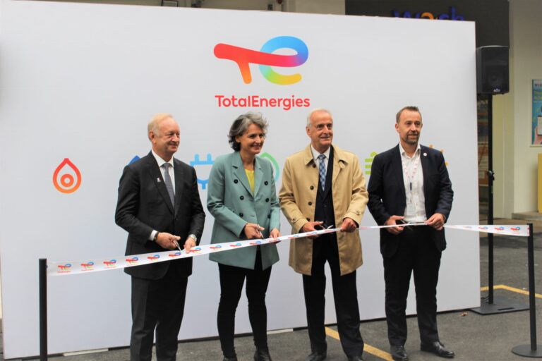 TotalEnergies dévoile sa nouvelle station-service entièrement électrique à Courbevoie