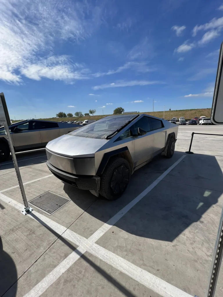 Tesla Cybertruck : Vidéo des 4 roues motrices en action !
