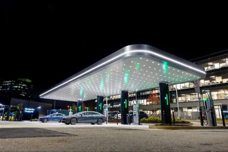Mercedes-Benz Lance son Premier Hub de Recharge en Amérique du Nord