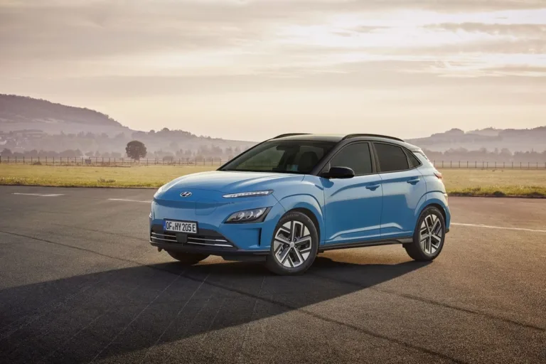 La technologie derrière la voiture électrique : comprendre les batteries et la recharge rapide
