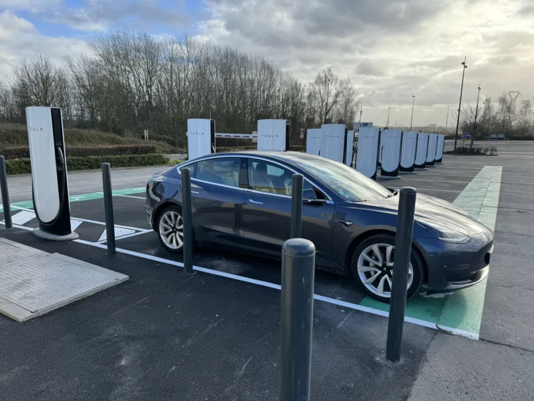 Révélation Exclusive : Première Photo du Supercharger d&rsquo;Englos