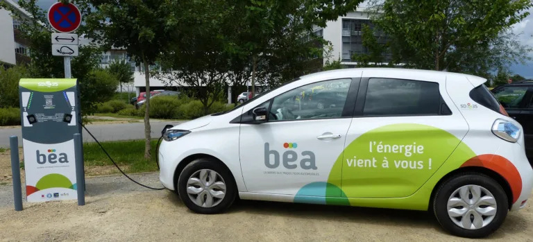 À Angers, le réseau Ouest Charge opéré par le SDE35, une Valeur Sûre pour Recharger sa Voiture Électrique
