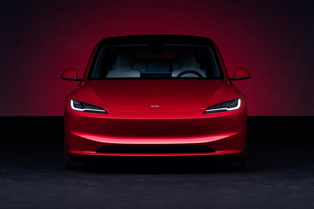 Critique du Design de la Tesla Model 3 Plaid