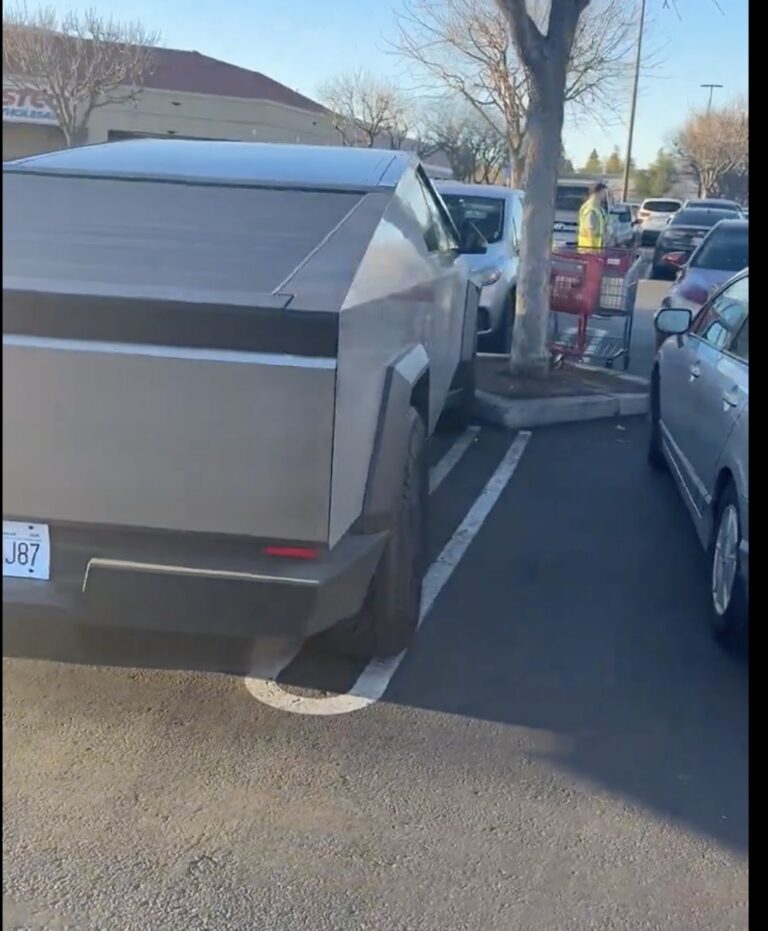 Un propriétaire de Cybertruck pointé du doigt pour s’être mal garé