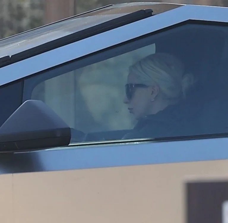 Cybertruck : Le Choix de Lady Gaga et Kim Kardashian