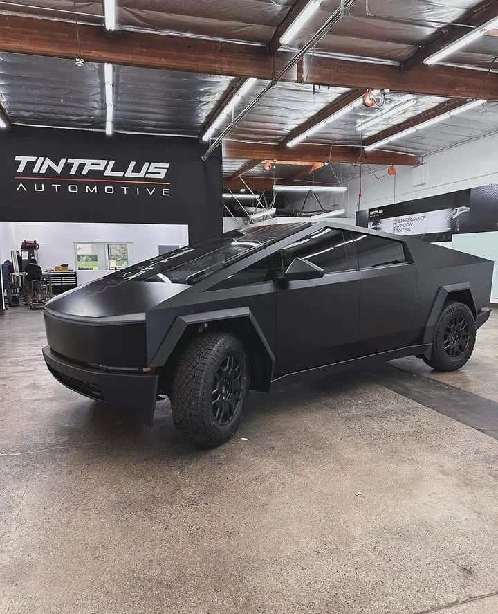 Une image du Cybertruck Noir Mat : Un Prodige Futuriste
