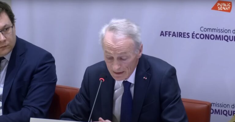 Voiture Électrique : Jean-Dominique Senard, Président de Renault, Alerte sur des Défis Majeurs