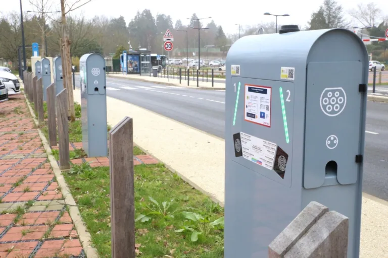 Mennecy s&rsquo;engage pour la mobilité durable avec l&rsquo;installation de 5 bornes de recharge pour véhicules électriques !