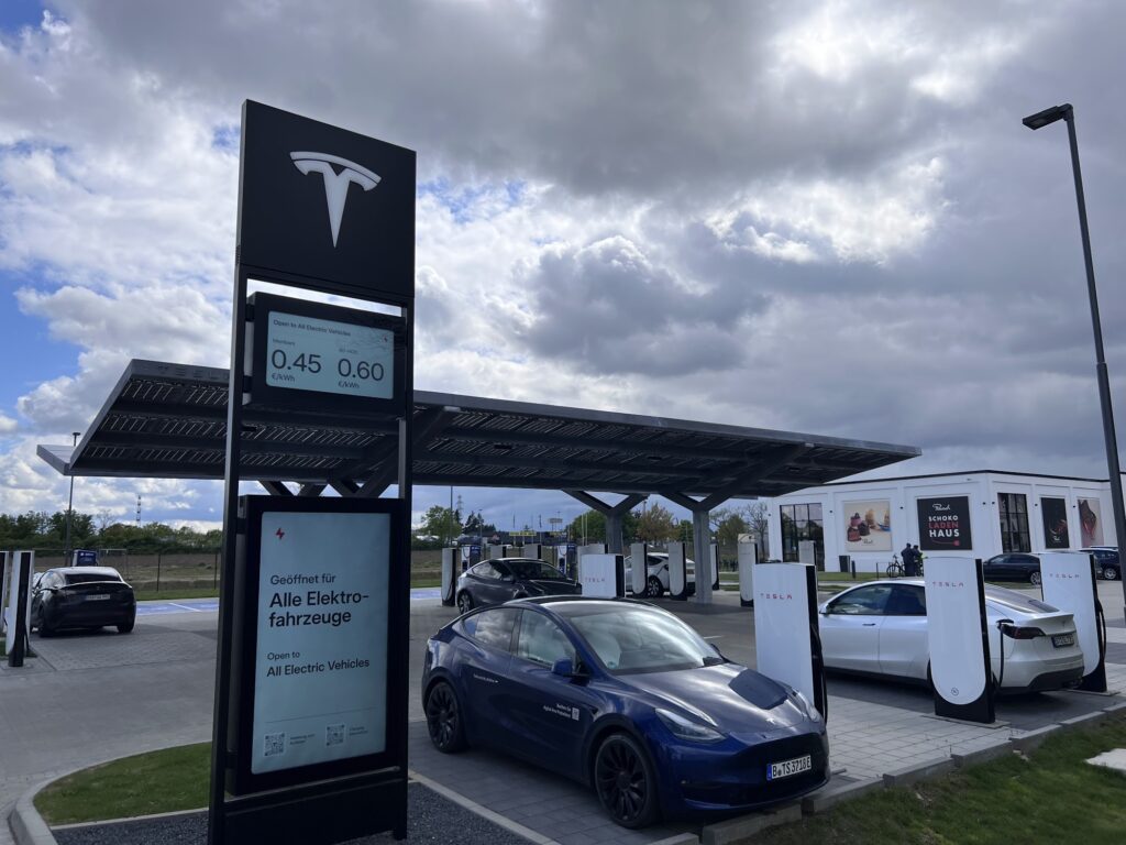 aire supercharge Tesla