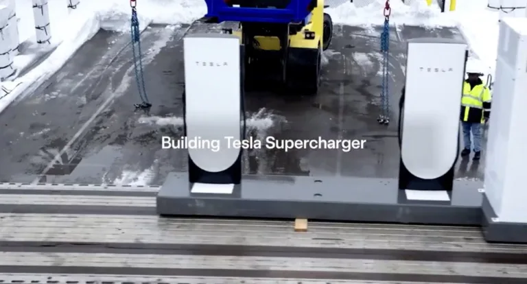 Révolutionner la Charge Électrique : L&rsquo;Émergence des Unités Superchargeurs Préfabriquées de Tesla