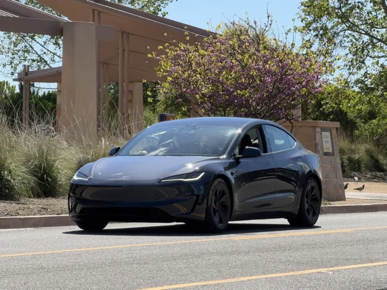Tesla Model 3 : la berline la plus vendue à Singapour en août 2024