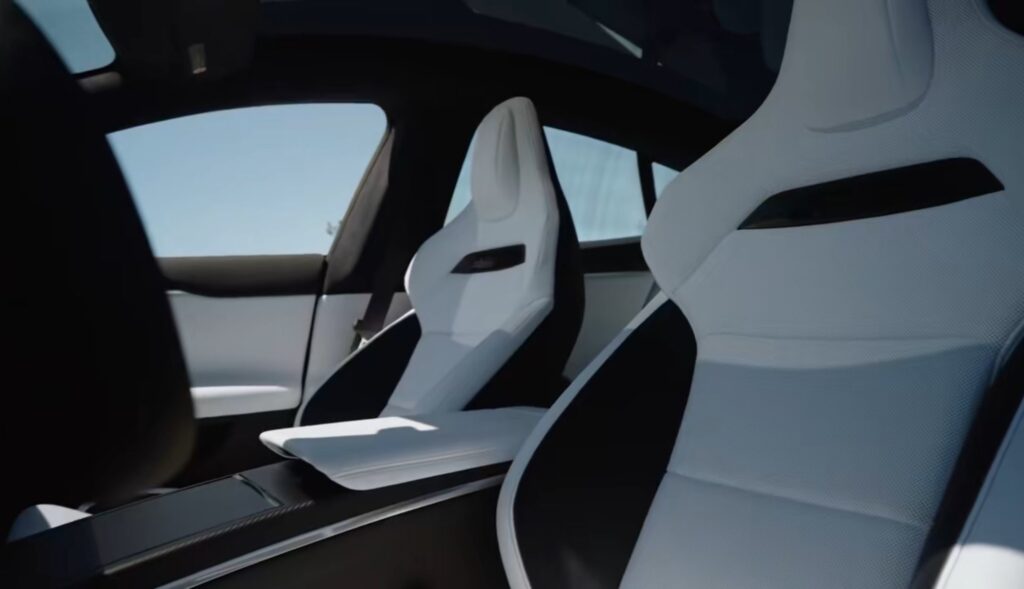 Tesla Model S plaid intérieur logo