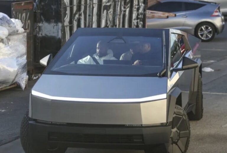 Kanye West au volant du Cybertruck