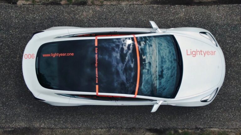 Pourquoi Tesla n’a pas adopté le toit solaire sur ses véhicules ?