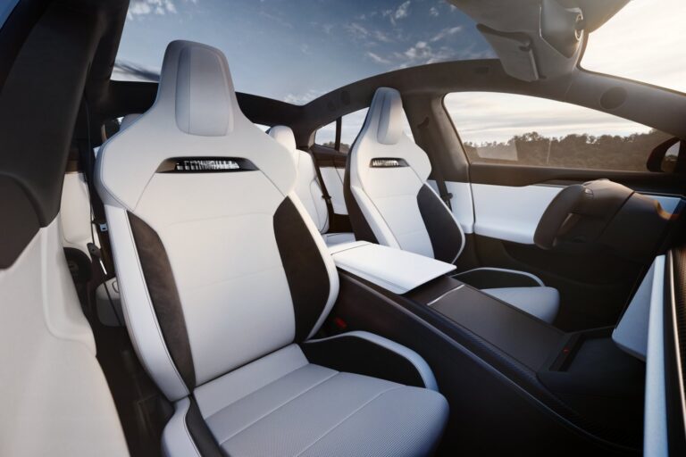 Des sièges hallucinants pour la nouvelle Tesla Model S Plaid (+photos)