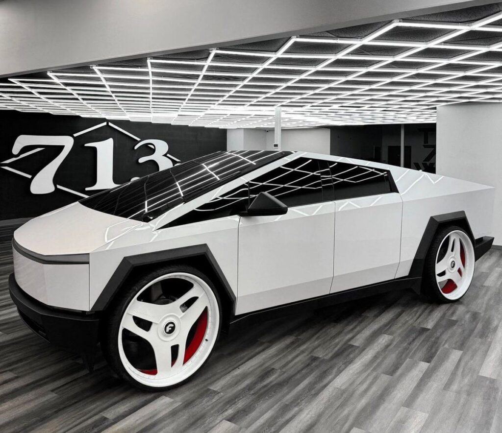 Le Cybertruck de Tesla : Quand Star Wars Rencontre L'Innovation Automobile