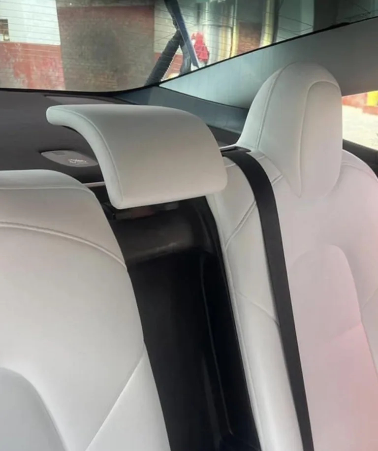 Tout ce que vous devez savoir sur les appuie-têtes réglables des Tesla Model 3 et Model Y