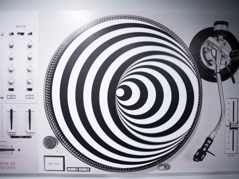 Exploration de l&rsquo;Extraordinaire : Une Visite au Musée des Illusions à Paris