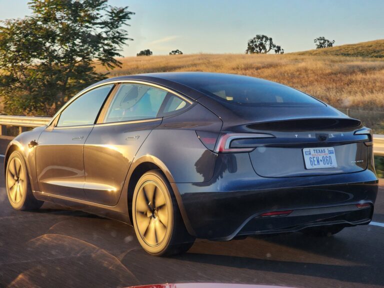 Tesla model 3 Sans rétroviseurs