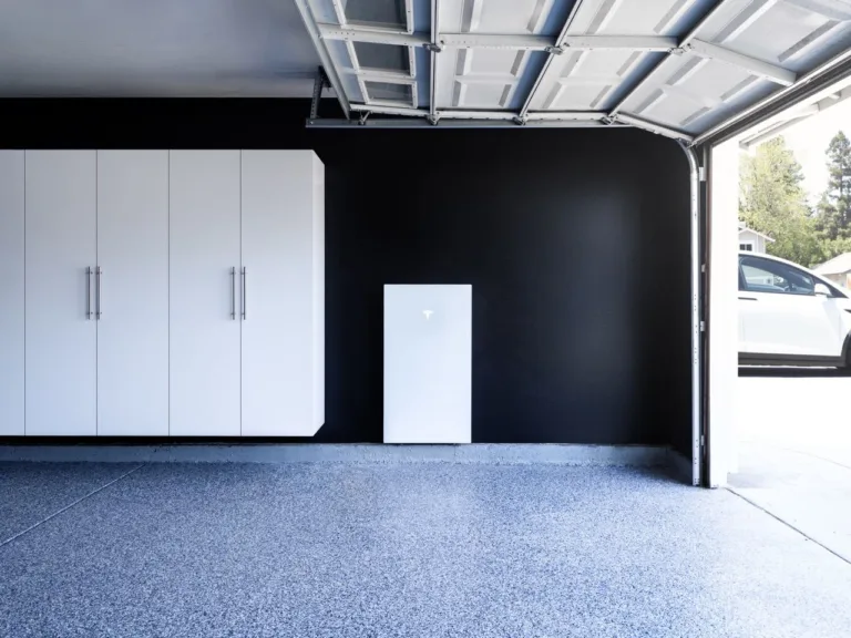 Tesla s&rsquo;associe avec des fabricants de disjoncteurs intelligents pour améliorer l&rsquo;intégration de Powerwall