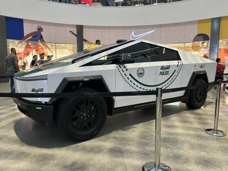 La Police de Dubaï Intègre le Tesla Cybertruck à sa Flotte: Une Révolution dans les Forces de l&rsquo;Ordre