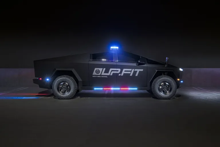 Photo incroyable d’un cybertruck pour la police