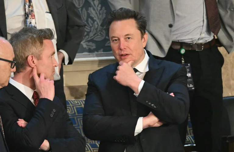 Elon Musk : L&rsquo;homme le Plus Riche de l&rsquo;Histoire et ses Ambitions pour l&rsquo;Avenir
