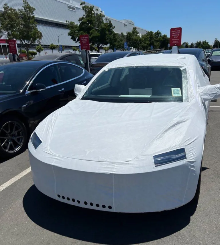 Mystère autour d&rsquo;une Tesla camouflé : Prototype du Model Y “Juniper” ou Robotaxi/CyberCab ?