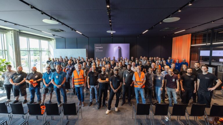 La formation Powerwall 3 au cœur de Giga Berlin : 88 installateurs allemands certifiés