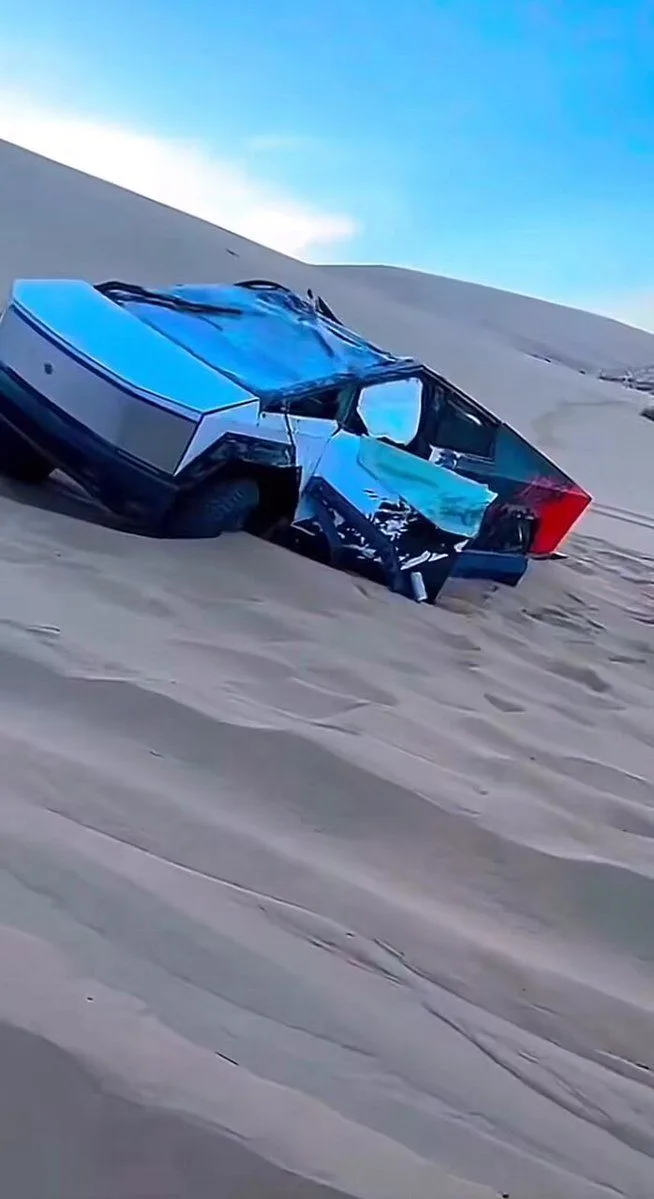 La Destruction du Premier Tesla Cybertruck Importé en Chine : Un Voyage Dans le Désert de Badang à Ningxia