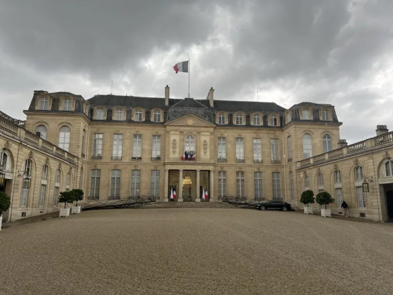 Véhicule électrique: L&rsquo;Elysée confiant sur les objectifs de France 2030