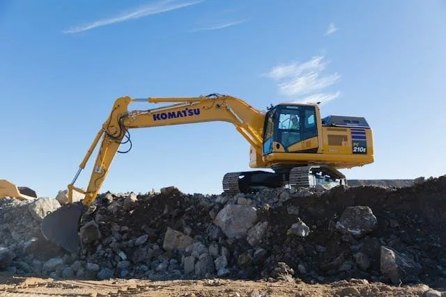 Komatsu dévoile un bulldozer électrique autonome et amphibie pour la construction sous-marine