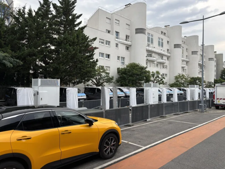Le tout premier Superchargeur Tesla à Paris s&rsquo;ouvre à Bercy