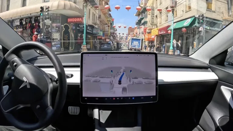 Vidéo d&rsquo;une Première Expérience de Conduite Sans Chauffeur pour une Famille Allemande à Houston