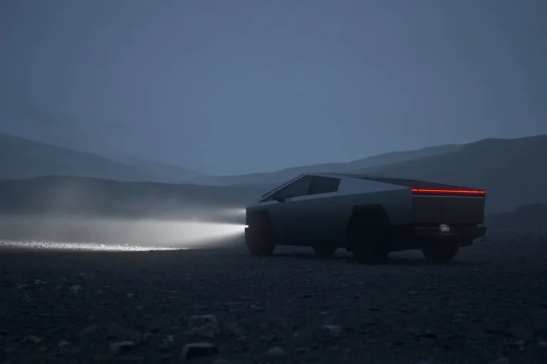 Vidéo incroyable du Cybertruck préparé par Mansory